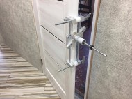 Jig for inserting door locks and hinges 